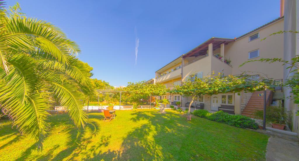 Apartments Nicole Pula Exterior foto