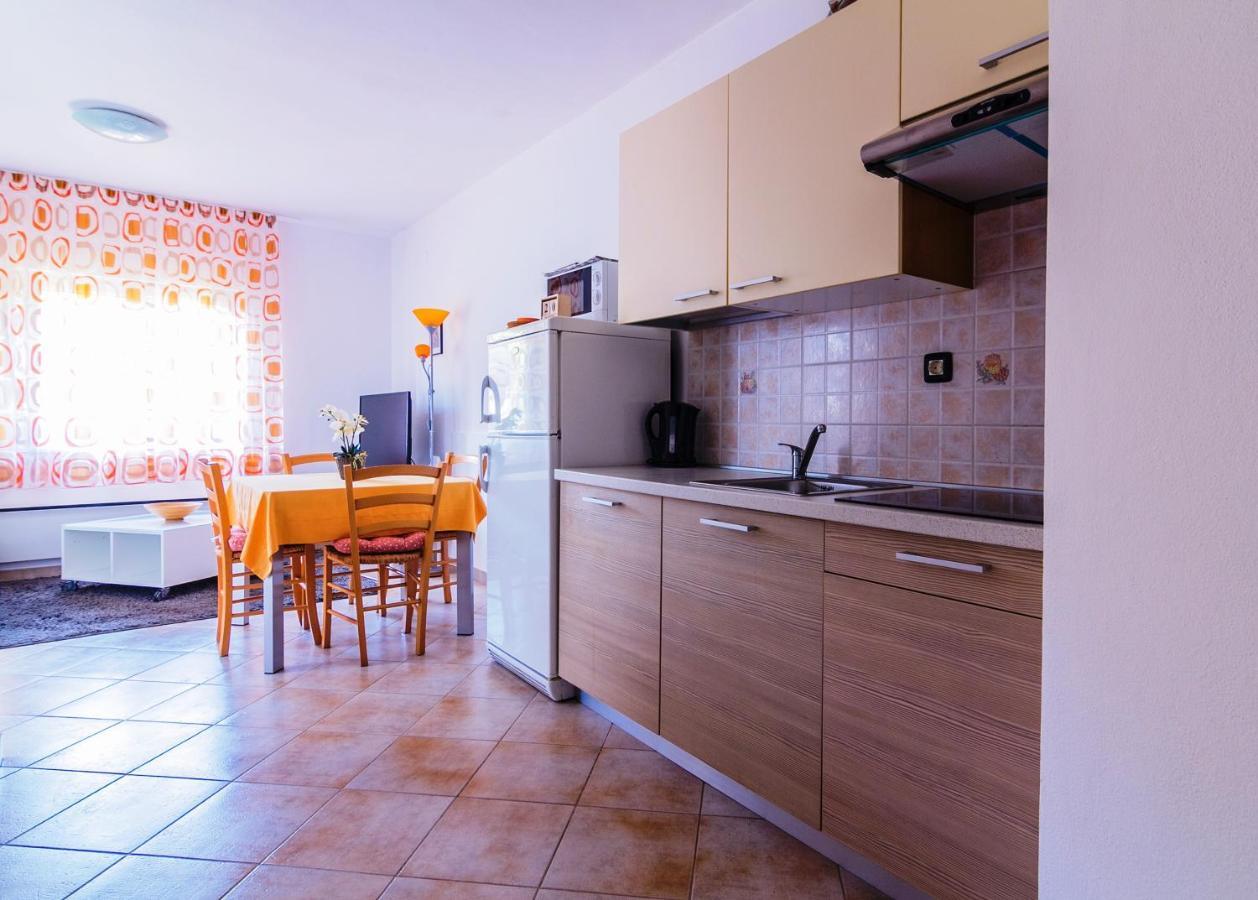 Apartments Nicole Pula Habitación foto