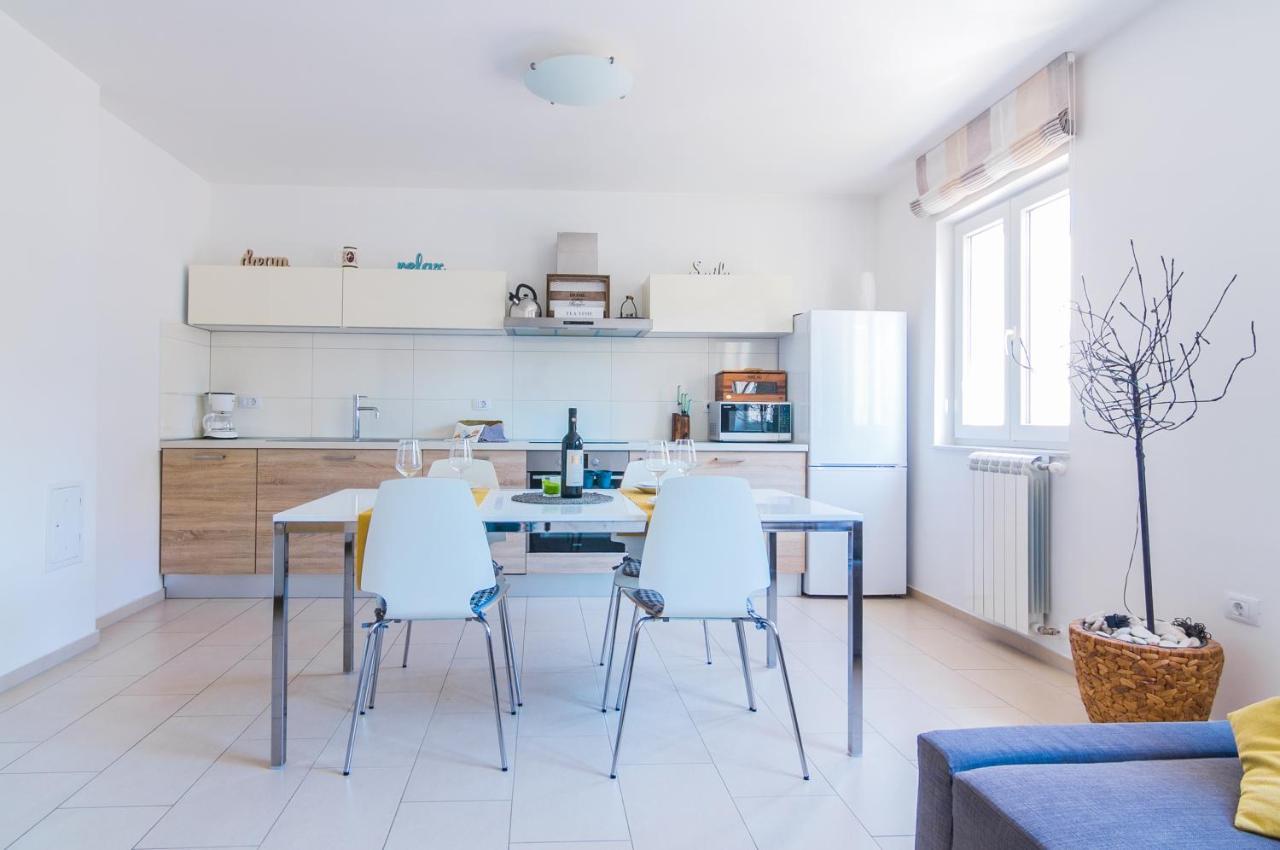 Apartments Nicole Pula Habitación foto
